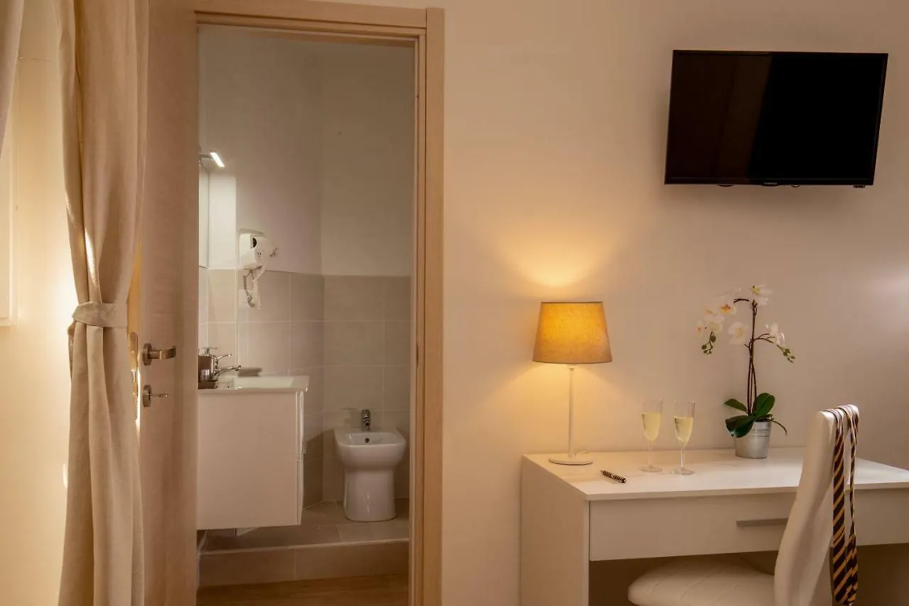 Domus Veneto Rome Bed & Breakfast 2*,  Italy