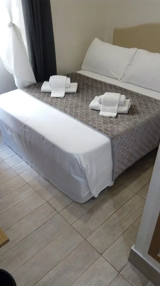 Domus Veneto Rome Bed & Breakfast 2*,